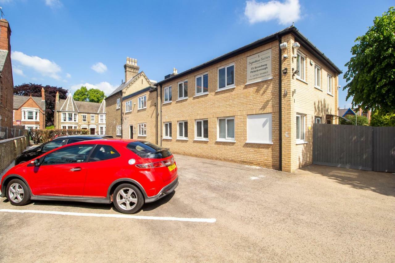 Signature Suites Peterborough Eksteriør bilde
