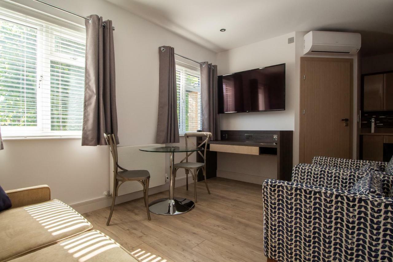 Signature Suites Peterborough Eksteriør bilde