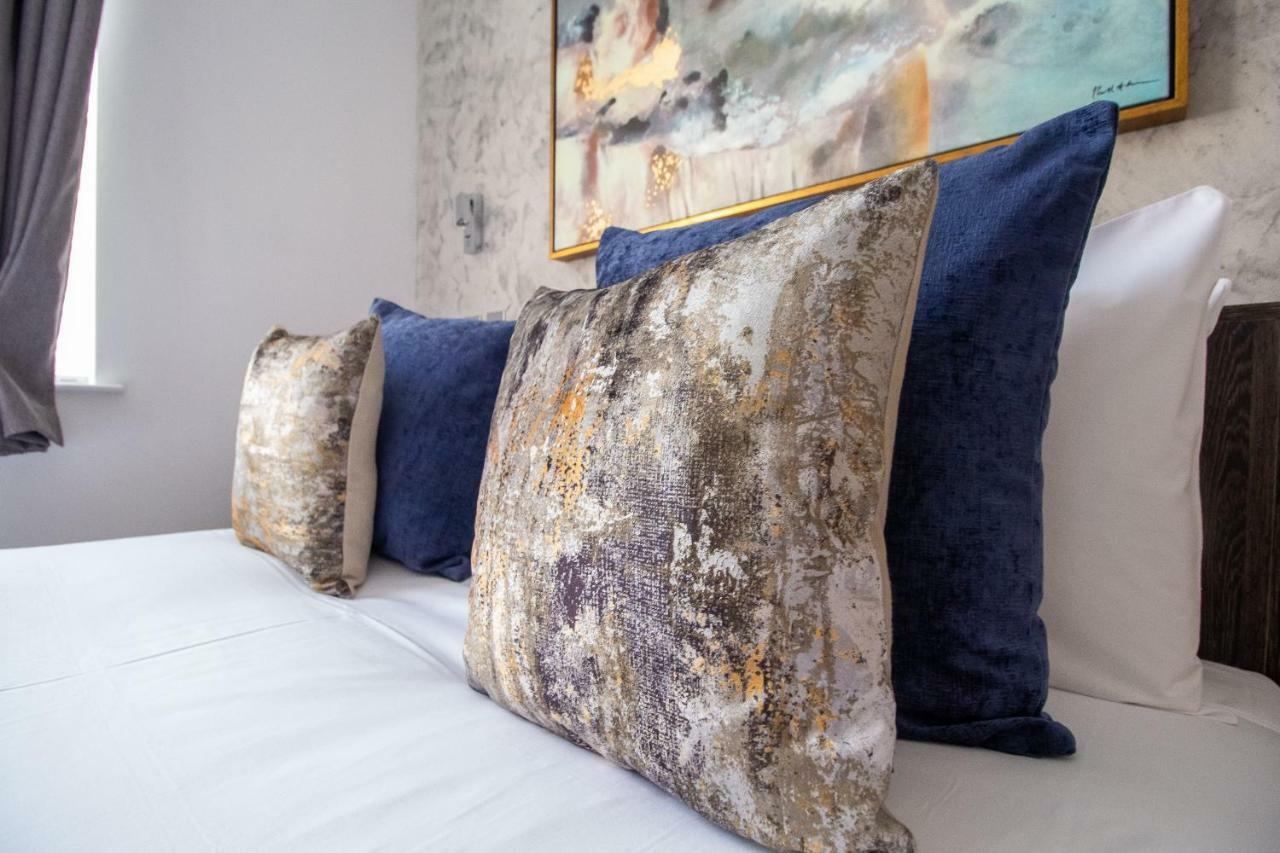 Signature Suites Peterborough Eksteriør bilde